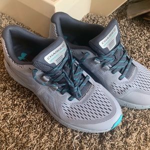 Women’s Under Armour Trail Shoes Size 8